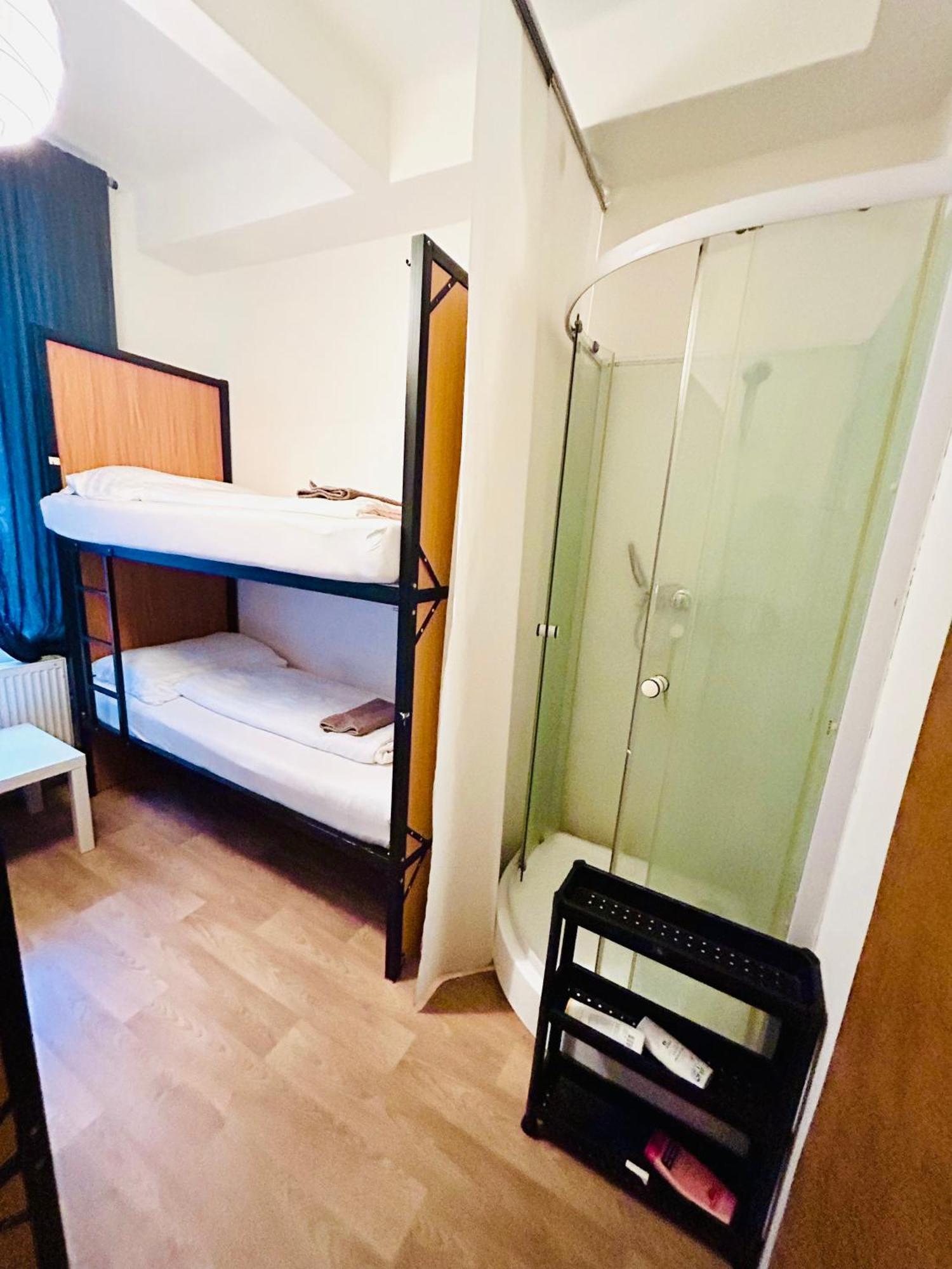 Happy Hostel In Centrum Прага Екстер'єр фото