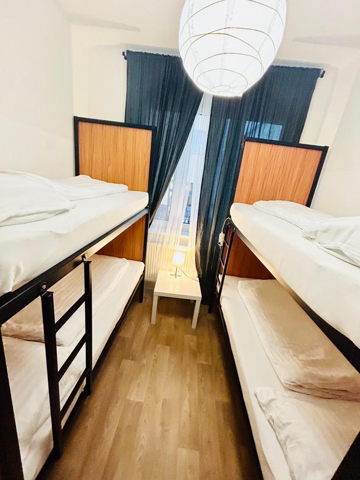 Happy Hostel In Centrum Прага Екстер'єр фото